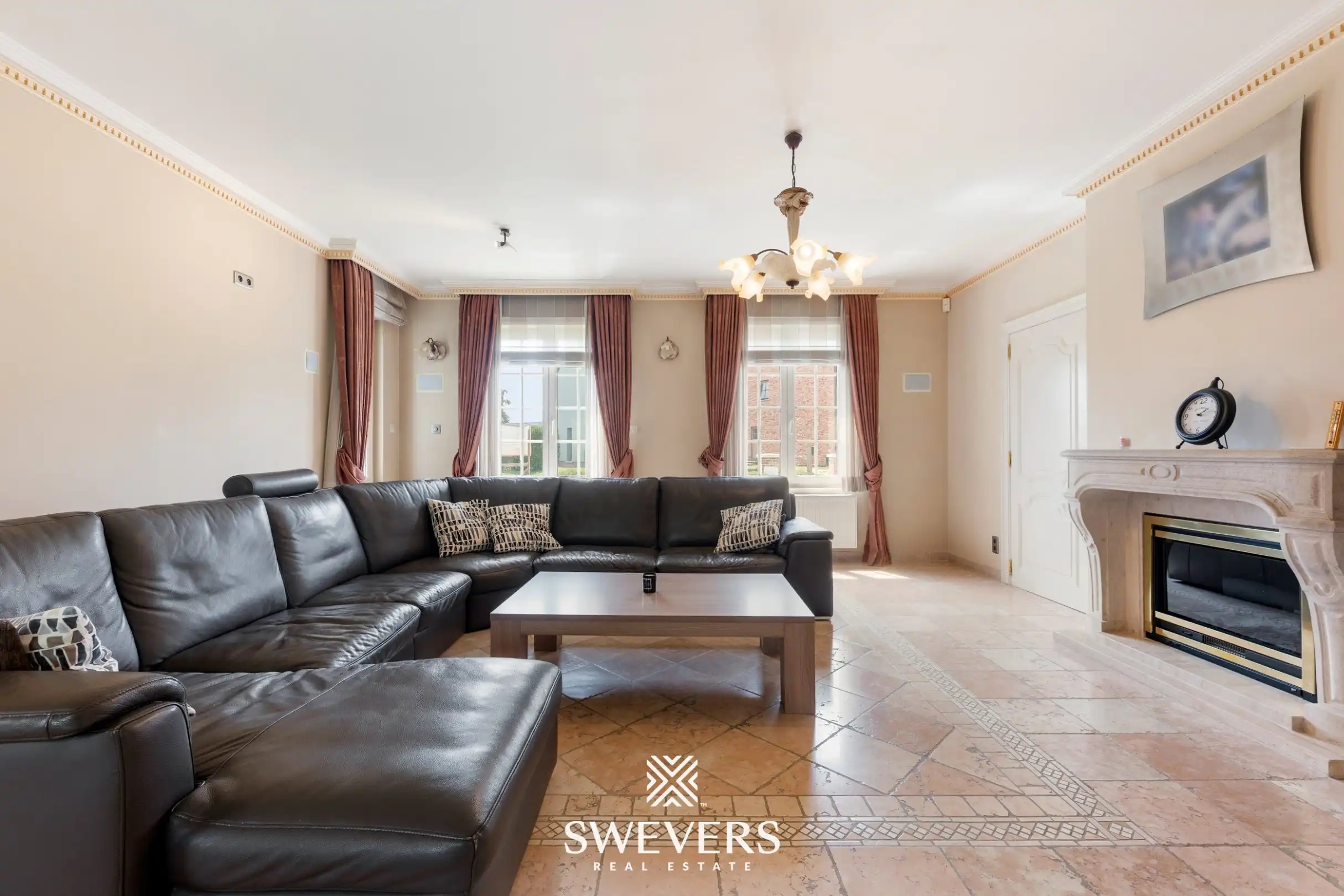 Ruime en instapklare villa met 5 slaapkamers op een perceel van 22a 96ca foto 3