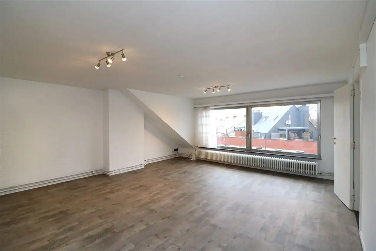 Vernieuwd app. met 1 slpk. op wandelafstand van centrum foto 2