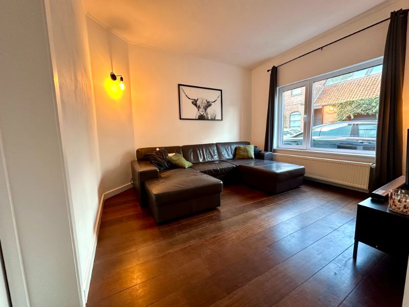 Recent gerenoveerde woning met ruime garage foto 8