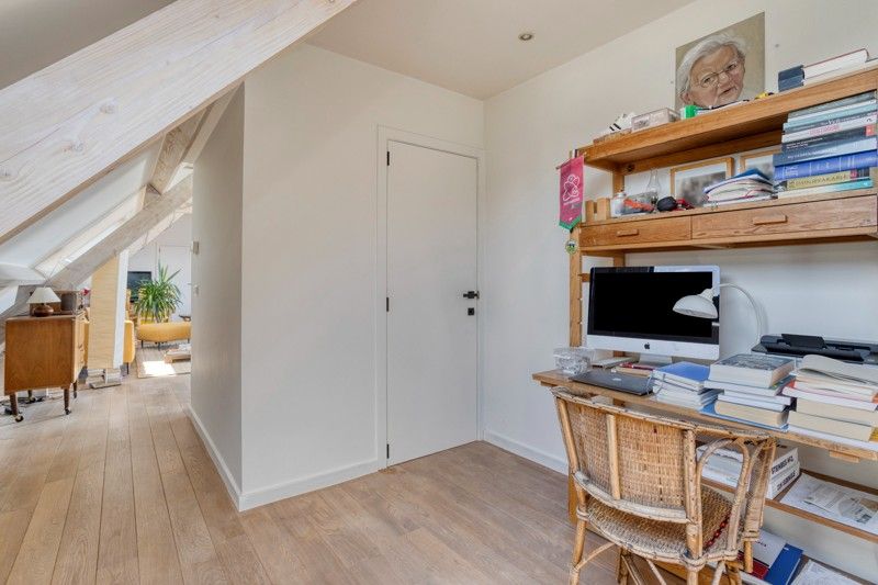 Ruim en charmant dakappartement met 3 slaapkamers en garage TE KOOP in hartje WAKKEN! foto 11