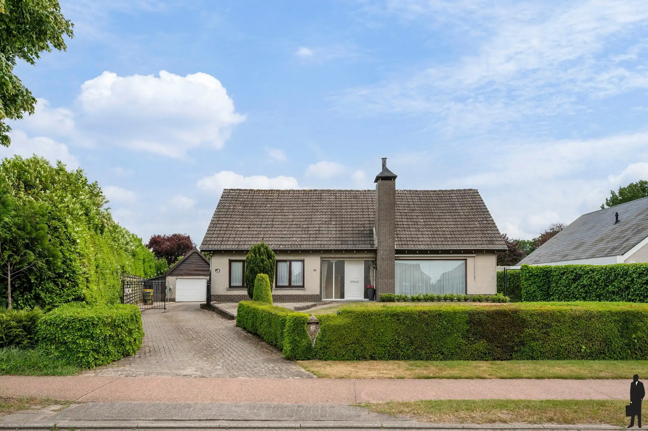 Ruime woning met tuin en bijgebouw foto 2