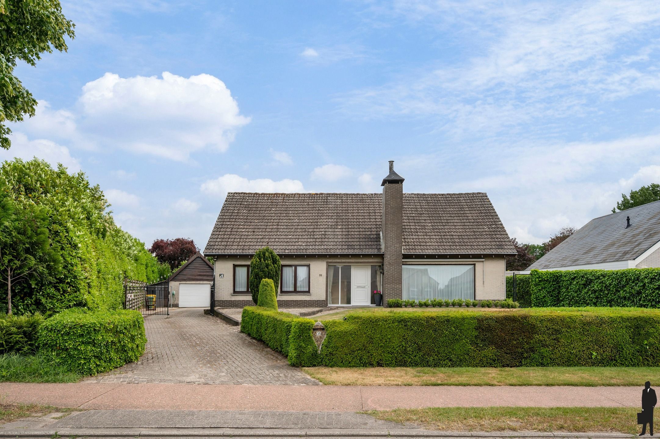 Ruime woning met tuin en bijgebouw foto 2