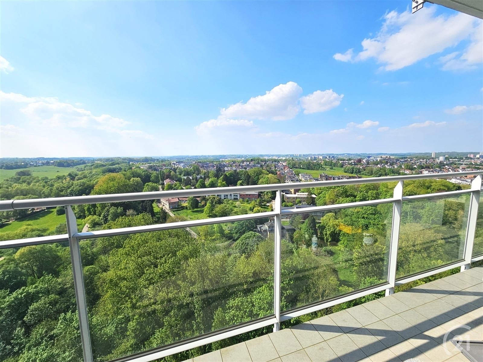 Lichtrijk appartement met terrassen en adembenemend zicht foto 6