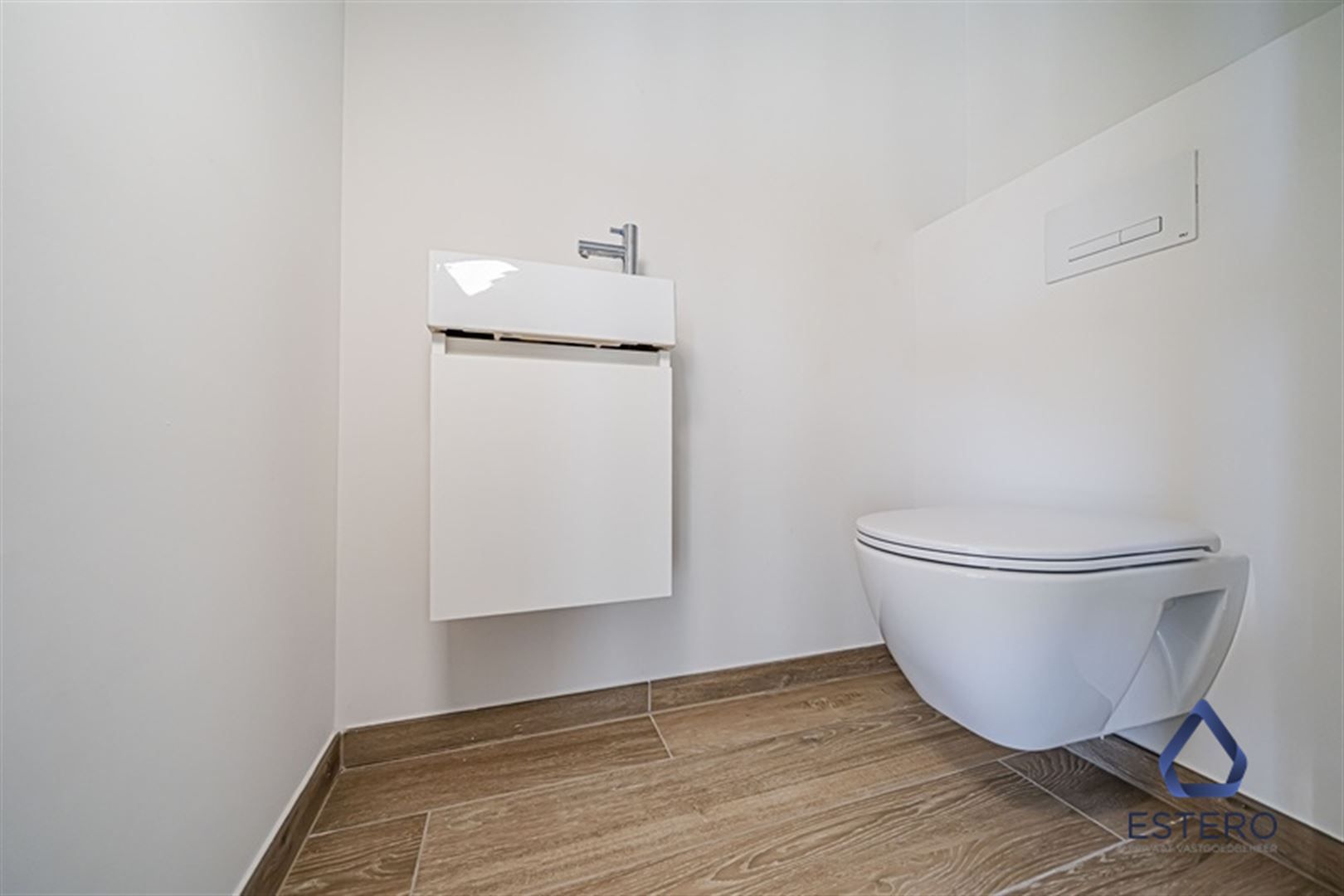 Modern 1-slaapkamerappartement met zonnig terras foto 11