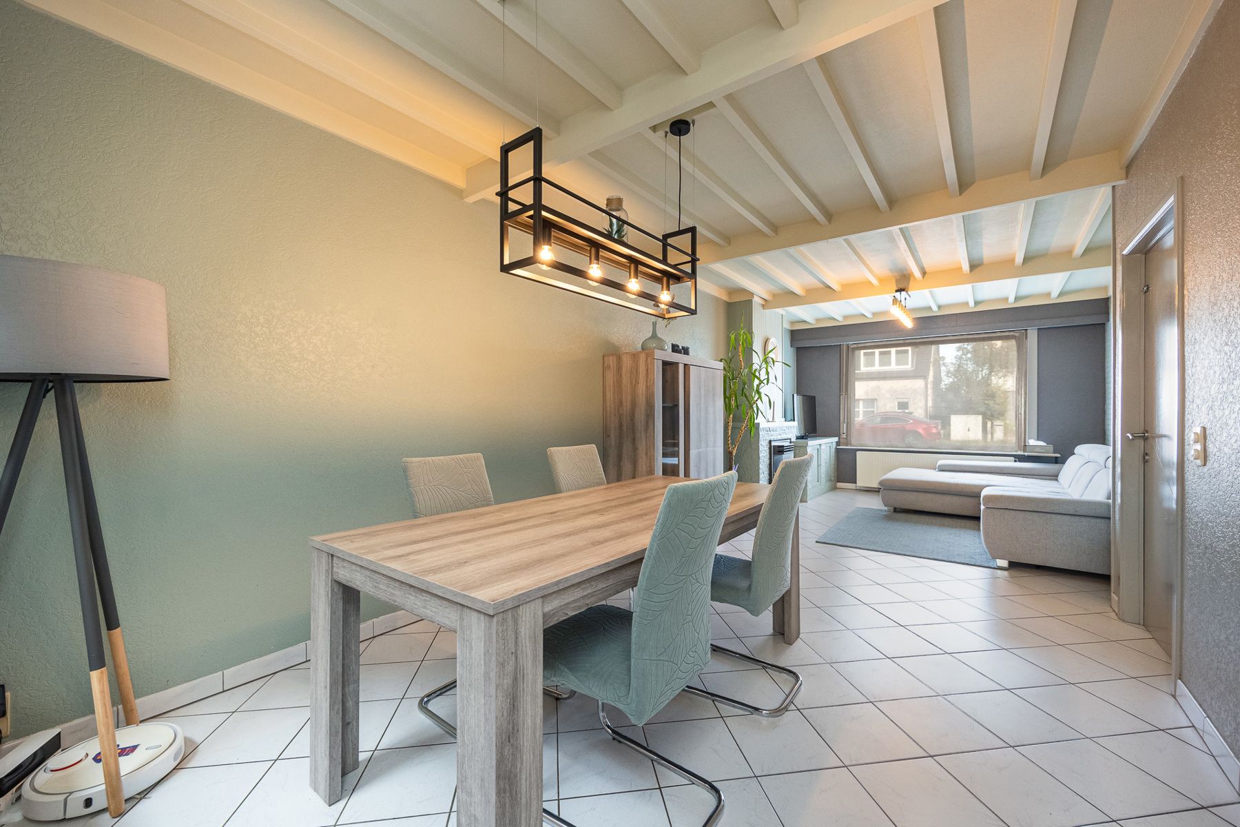 Charmante en goed onderhouden woning met 2 à 3 slk + garage foto {{pictureIndex}}