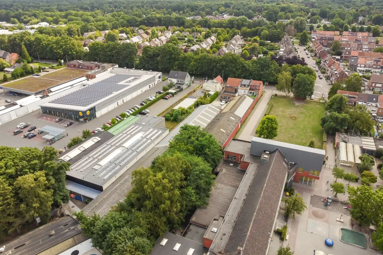 Woning met doorrit en ruime opslag – multifunctioneel eigendom foto 26