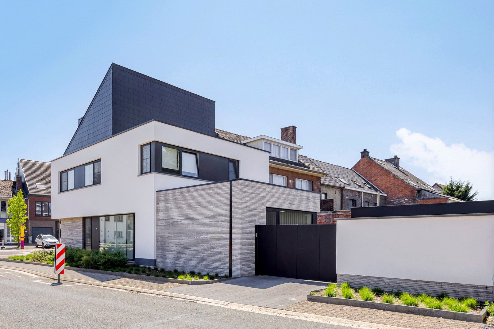 Energiezuinige patiowoning met 3 slpks, buro, hobbykamer en dubbele carport. foto 2
