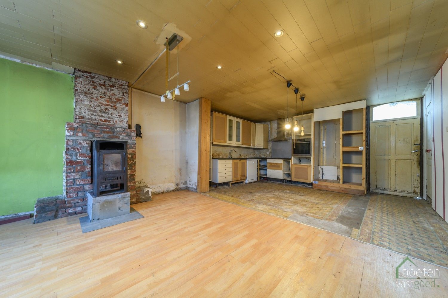 BEVEREN AAN DE IJZER: Renovatieproject en/of (deels) te slopen woonhuis met zuidgerichte tuin op 279m² grondopp. foto 4