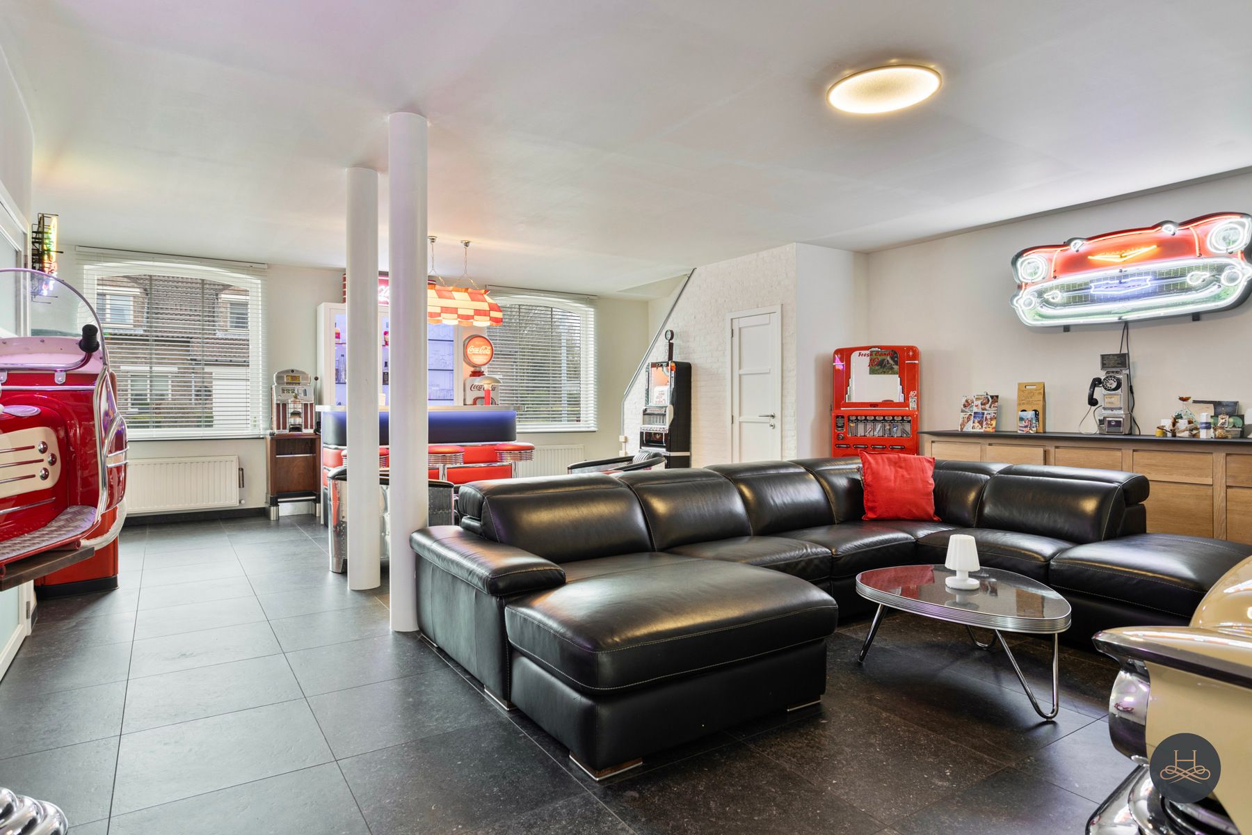 Gerenoveerde woning met grote garage/opslagplaats van +- 90 m2 foto 6