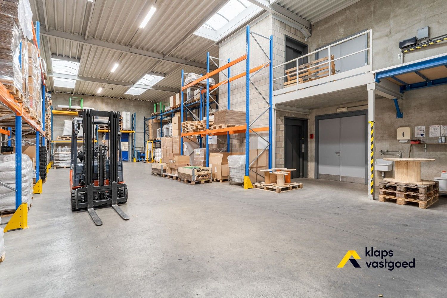 Knappe industriële hal op het bedrijventerrein van Rotem foto 30