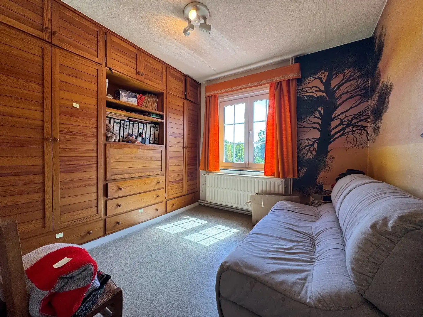 Charmante 3-gevelwoning met garage en tuin foto 12