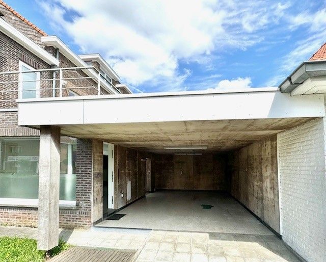 HALFOPEN WONING MET VEEL MOGELIJKHEDEN foto 3