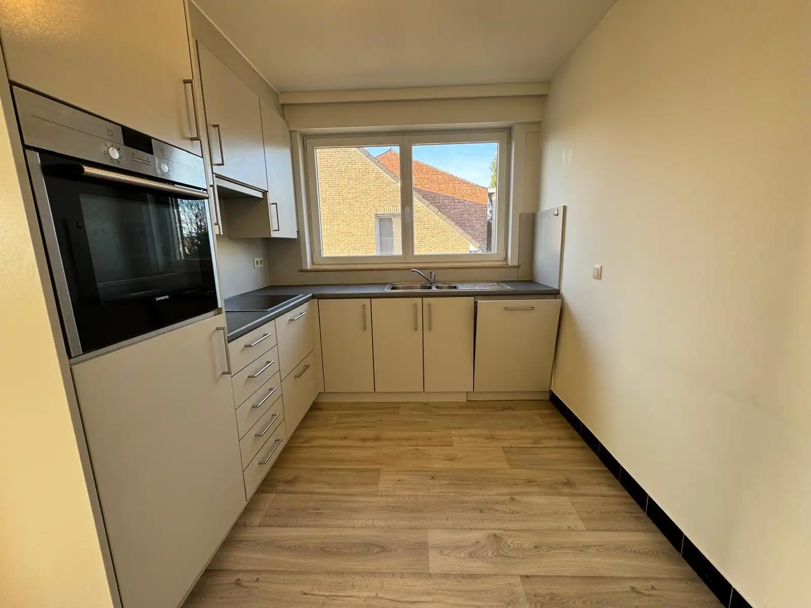 Ruim appartement met 2 slpks, tuin en garage in Rumbeke foto 7