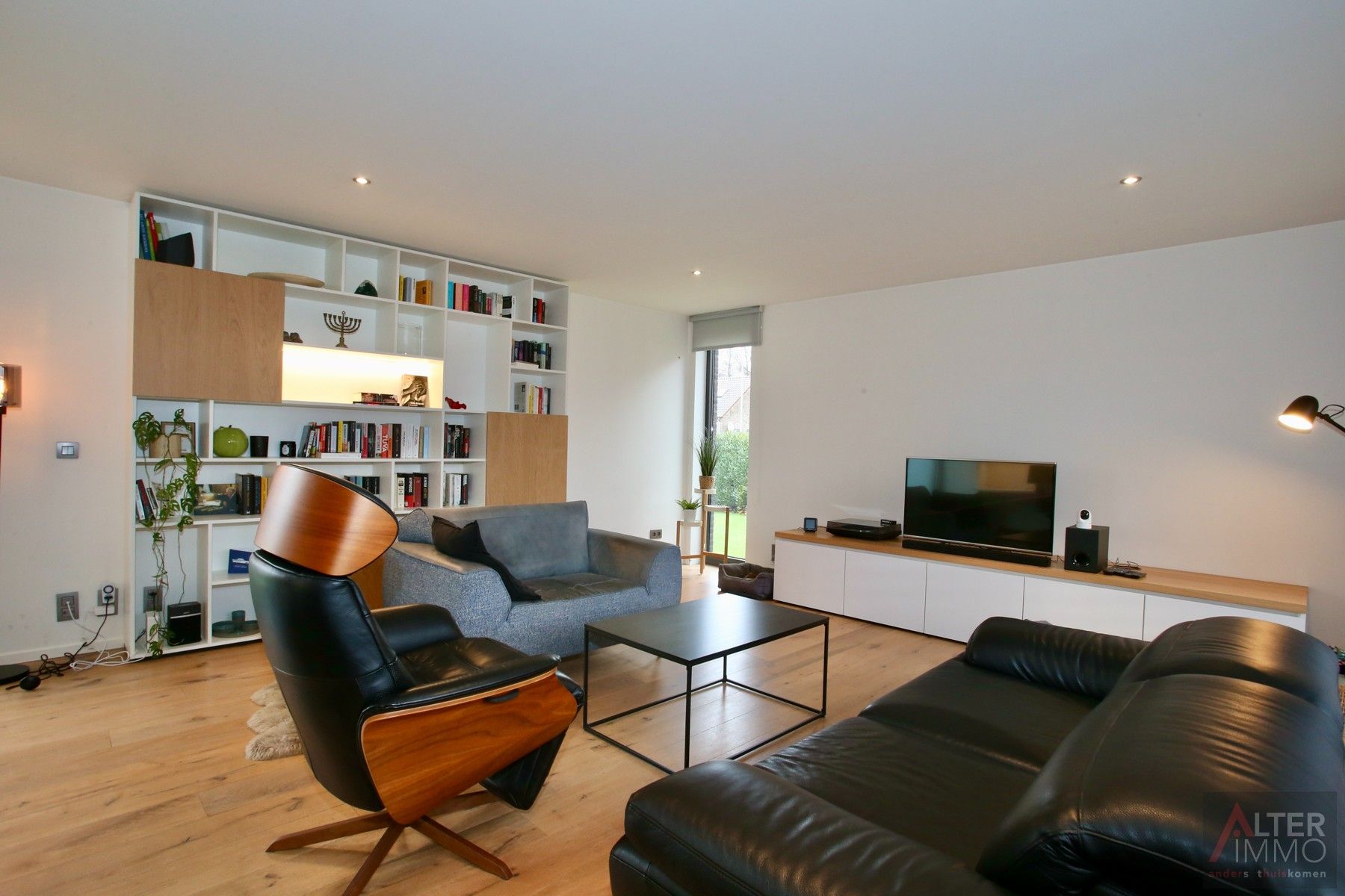 VERKOCHT! Instapklaar, gerenoveerd landhuis (205m2 NBO) met 3 slaapkamers, inpandige garage, zonnepanelen en een uitstekend EPC op een perceel van 8a 16ca - uitstekende ligging vlakbij Zolder centrum. foto 11