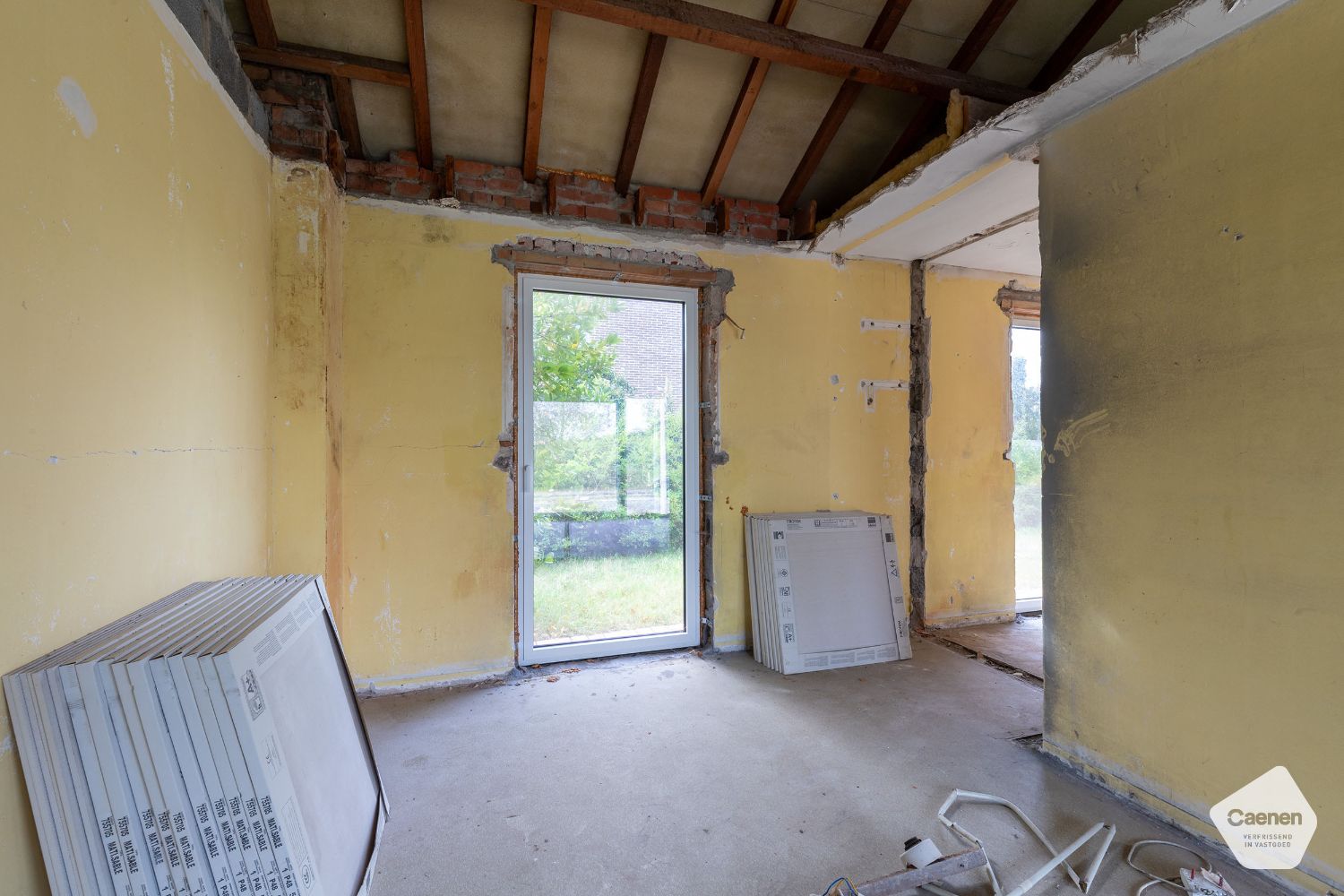 Fantastisch gelegen renovatieproject met veel potentieel foto 8