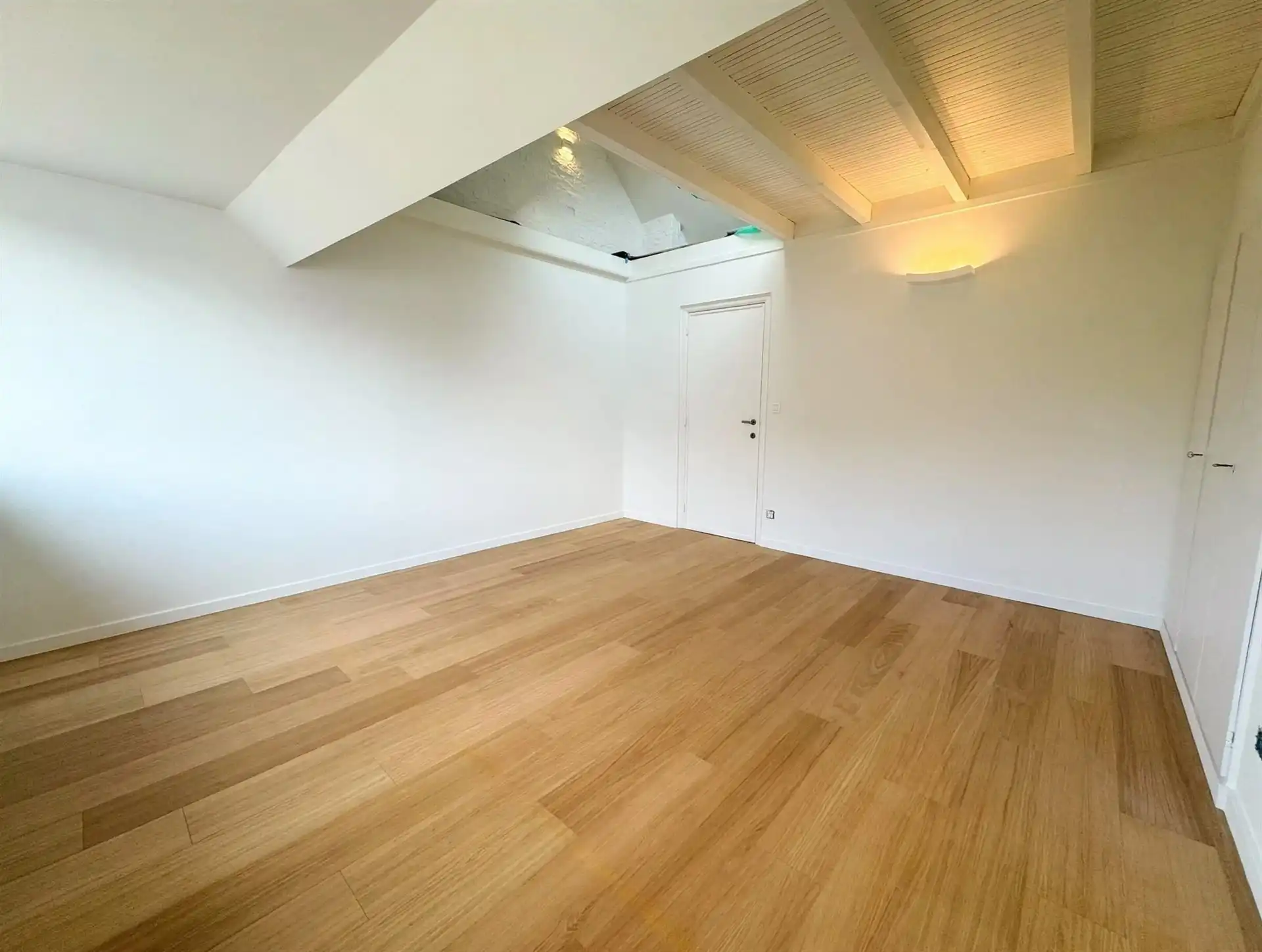 Prachtig gerenoveerde woning op toplocatie aan het Keizersplein in Aalst foto 20