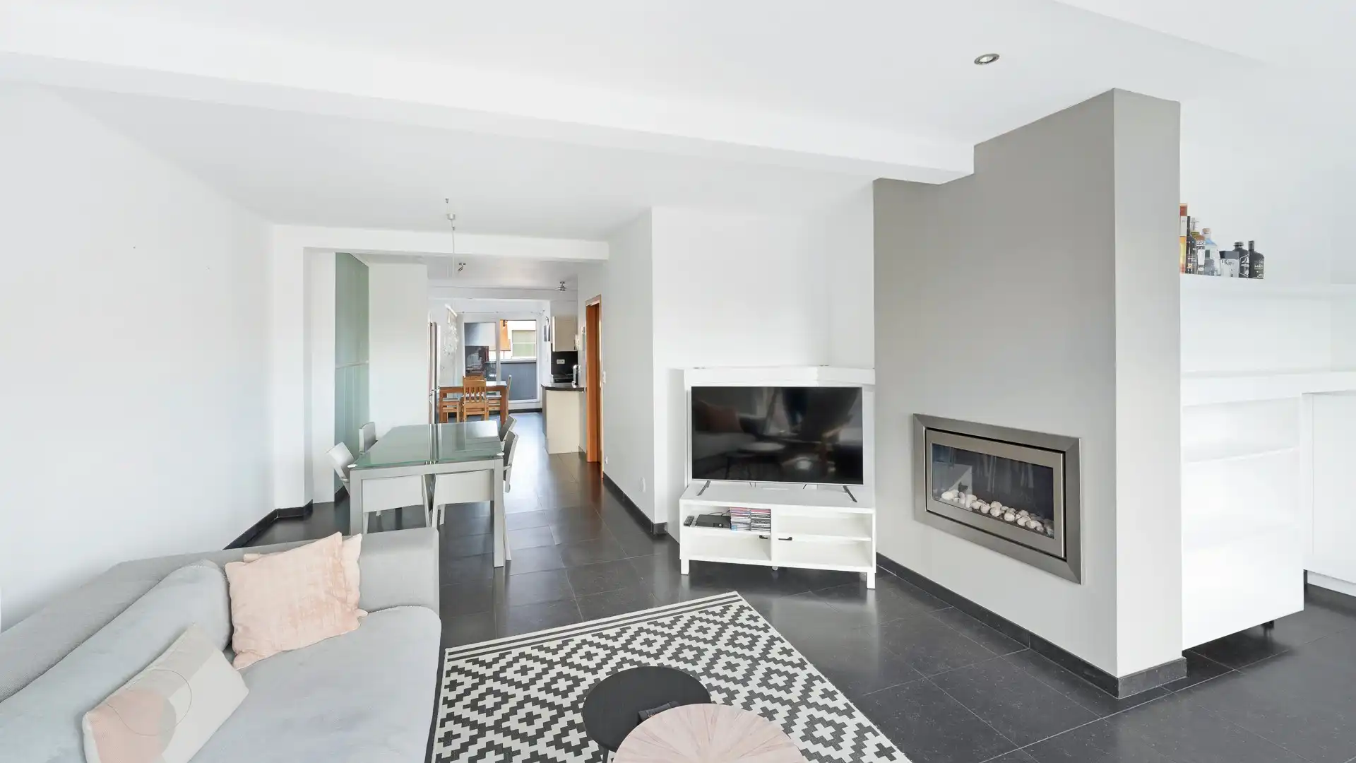 Appartement met unieke terrassen gelegen op wandelafstand van de zee en de winkels. foto 3