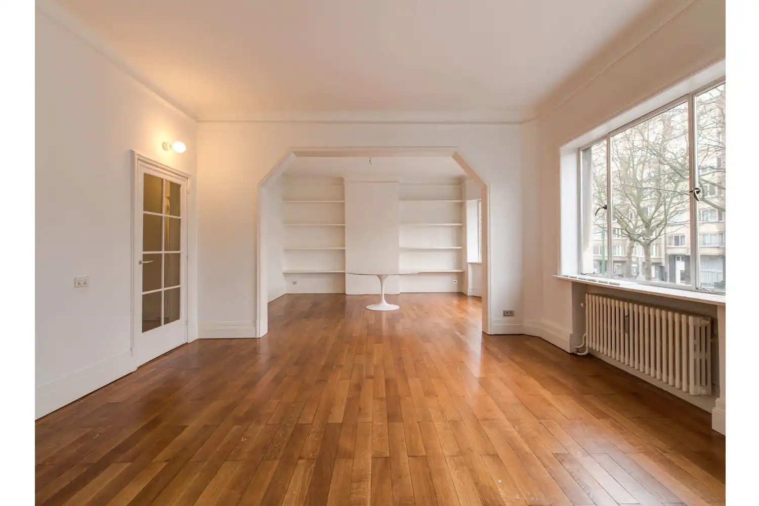 Uitzonderlijk gerenoveerd art-decoappartement van 212 m² met terras aan de Jan van Rijswijcklaan foto {{pictureIndex}}