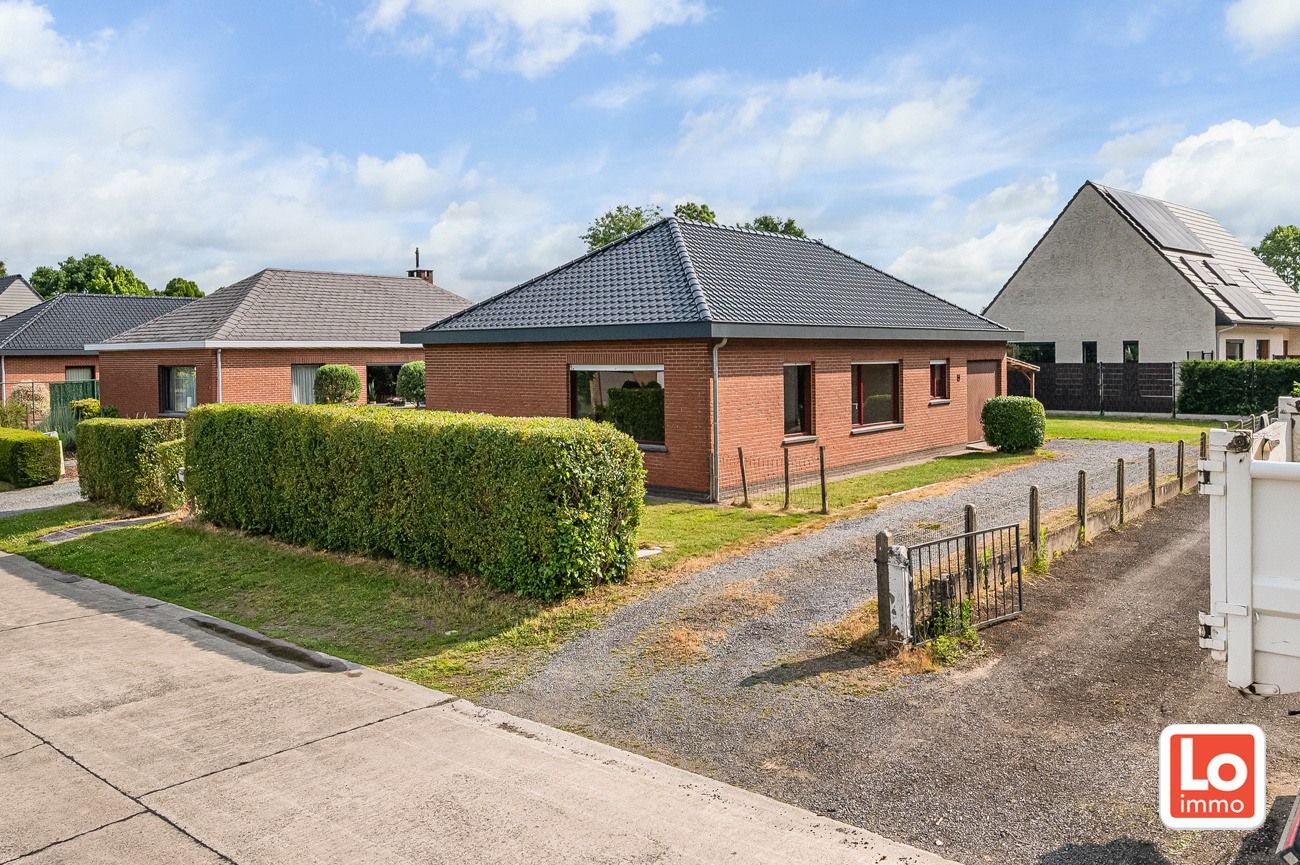 Hoofdfoto van de publicatie: Degelijke open gelijkvloerse bebouwing met inpandige garage op een toplocatie in Lochristi!