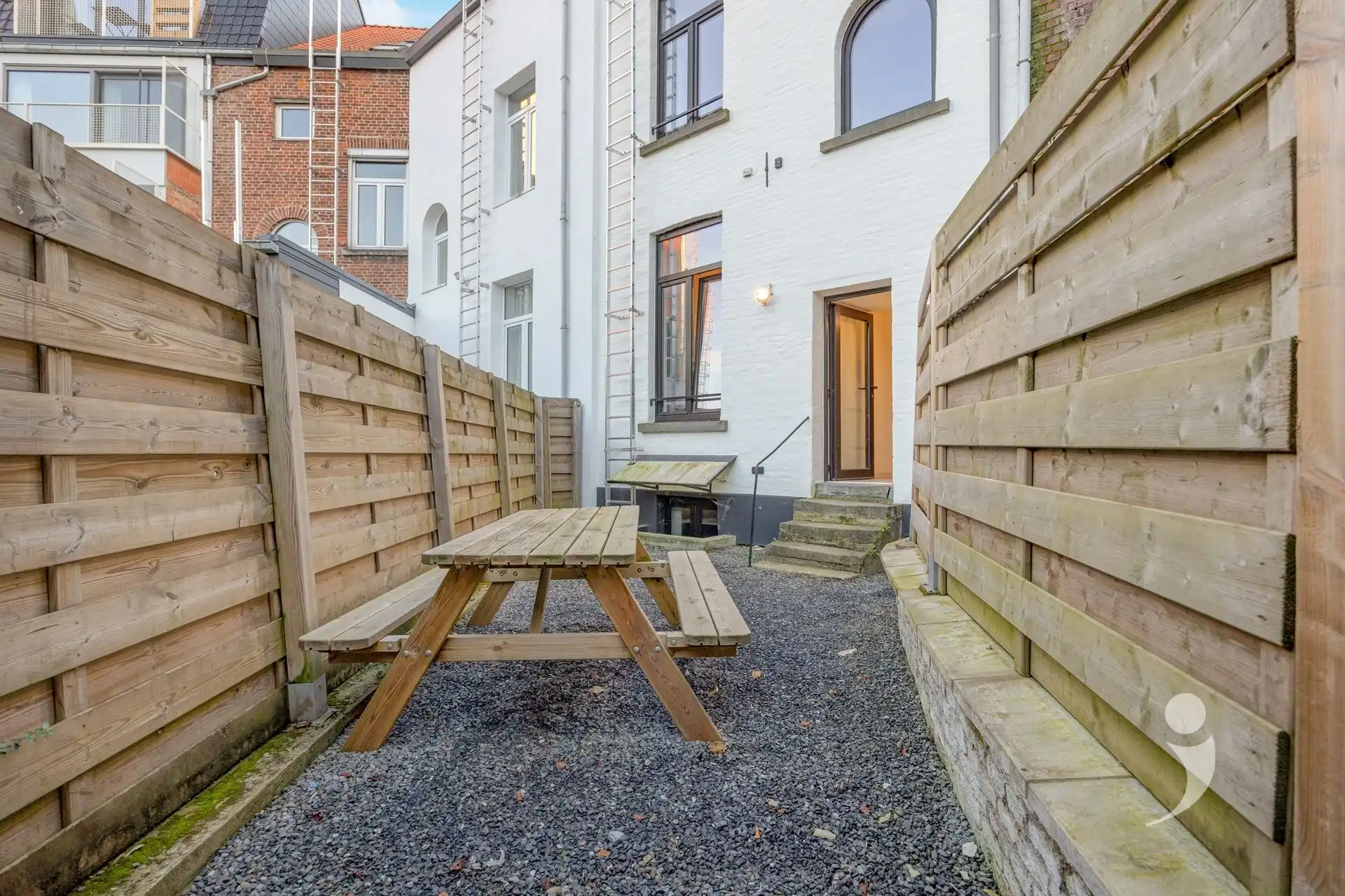 Opbrengsteigendom met 5 gerenoveerde studentenkamers foto 18