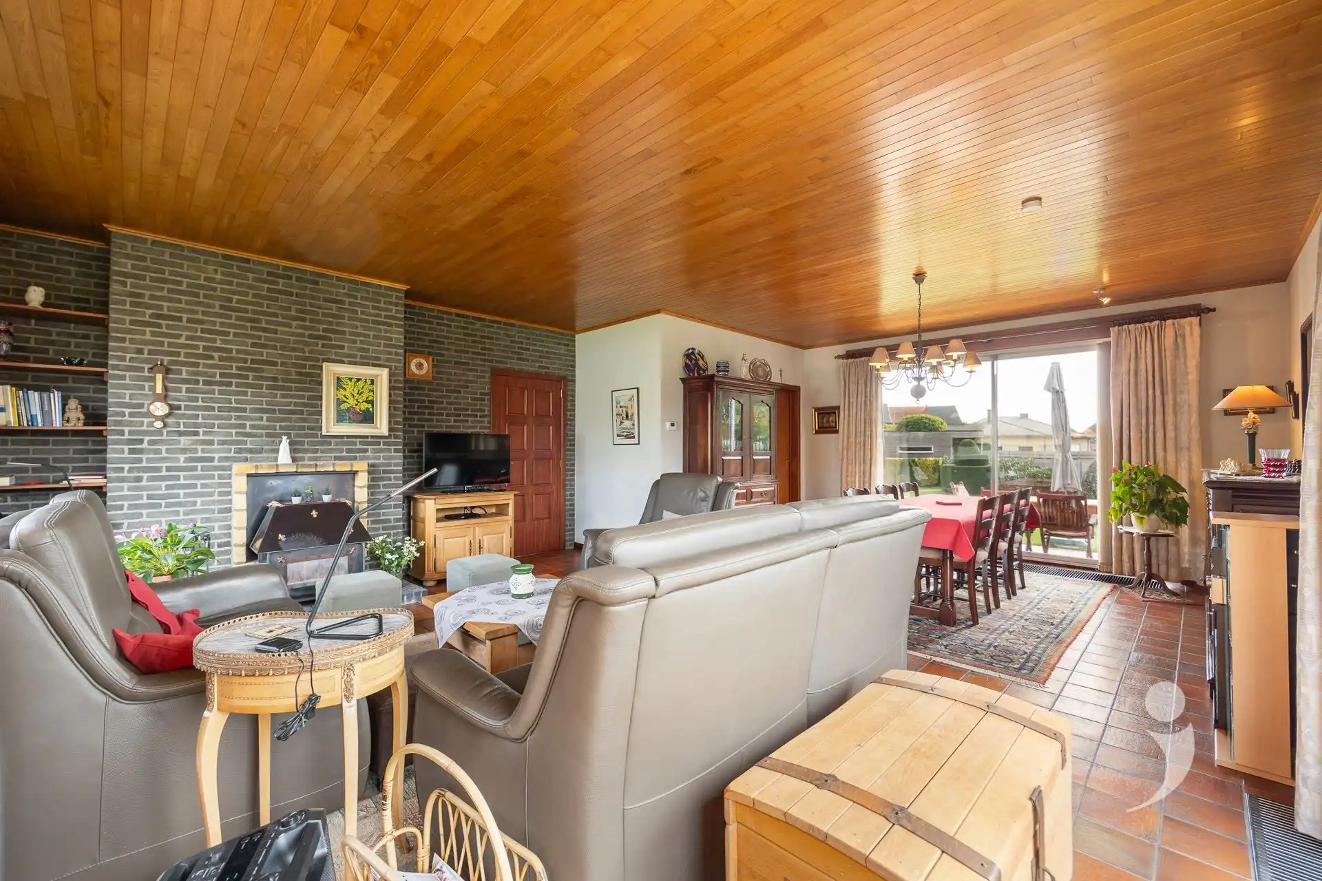 Ruime bungalow op een mooi perceel! foto 6