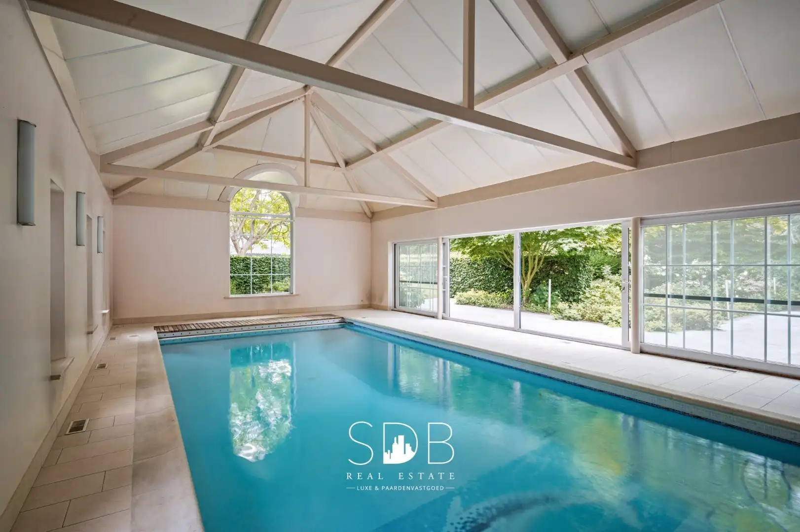 IN OPTIE - Prachtig landhuis met paardenfaciliteiten op 15.804m² foto 5