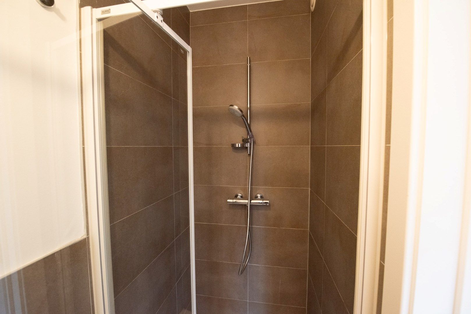 Recent en ruim duplex appartement met 4 slaapkamers! foto 8