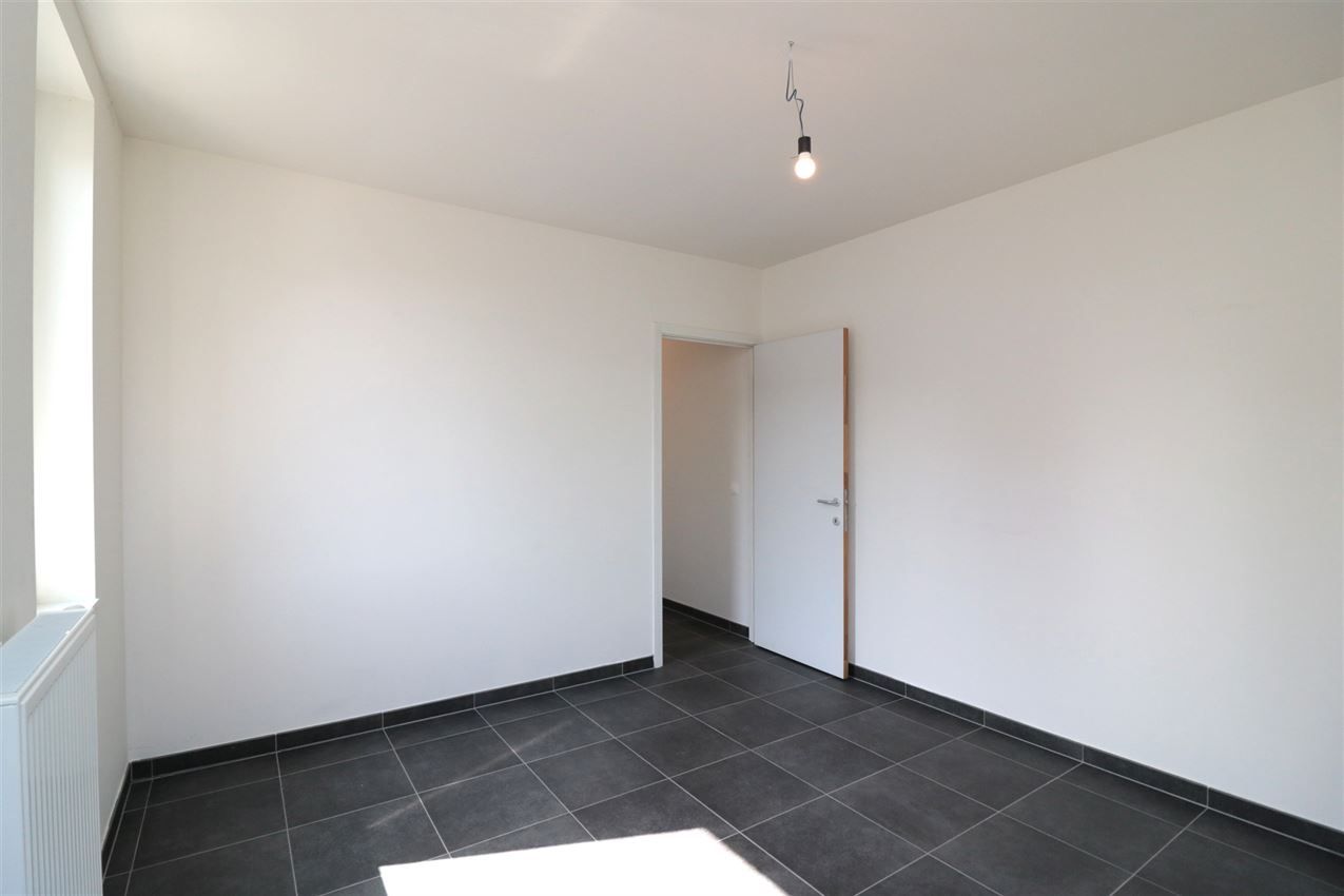 3 appartementen en 4 autostaanplaatsen foto 100