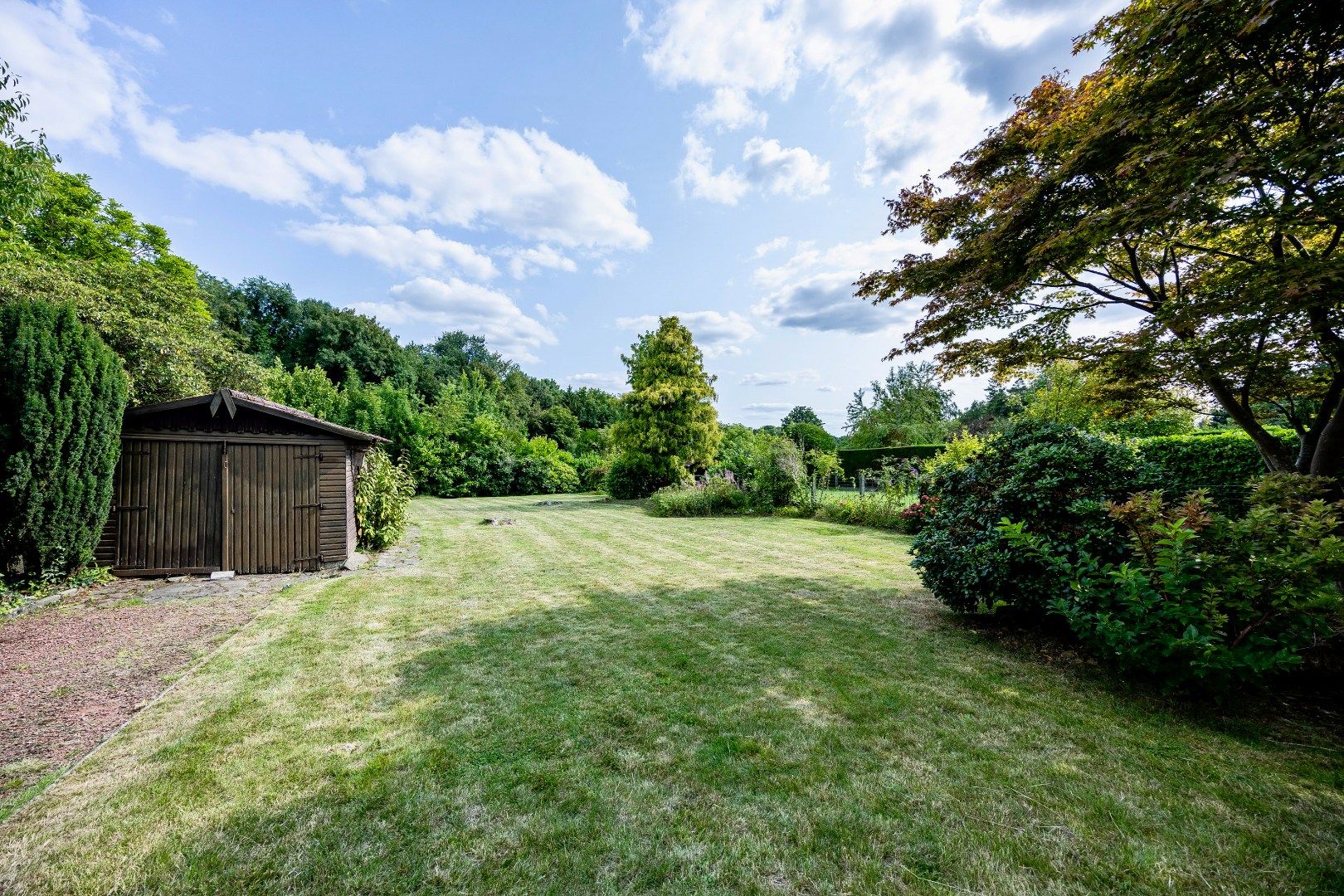 Solide woning met 3 slpks, bureau en tuin op +-10are foto 14