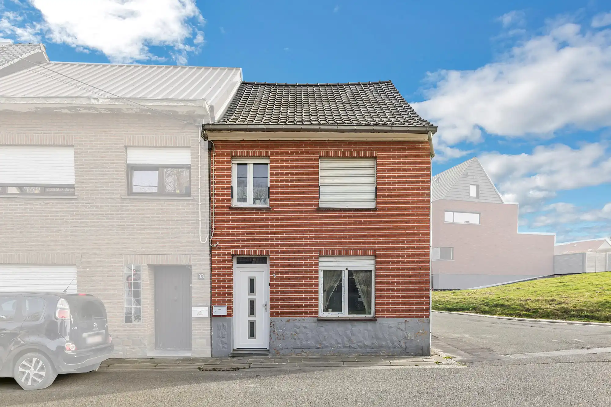 Instapklare gezinswoning met 4 slaapkamers en 2 badkamers foto {{pictureIndex}}