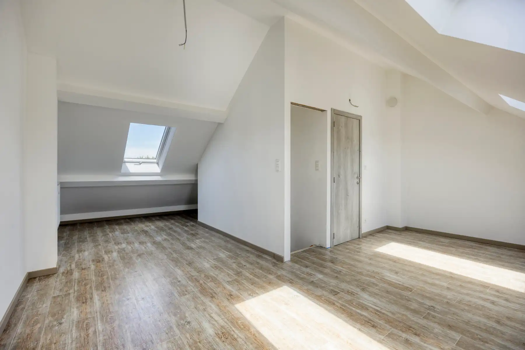 Nieuwbouw triplex met 4 slaap- en badkamers, tuin en parking foto 22