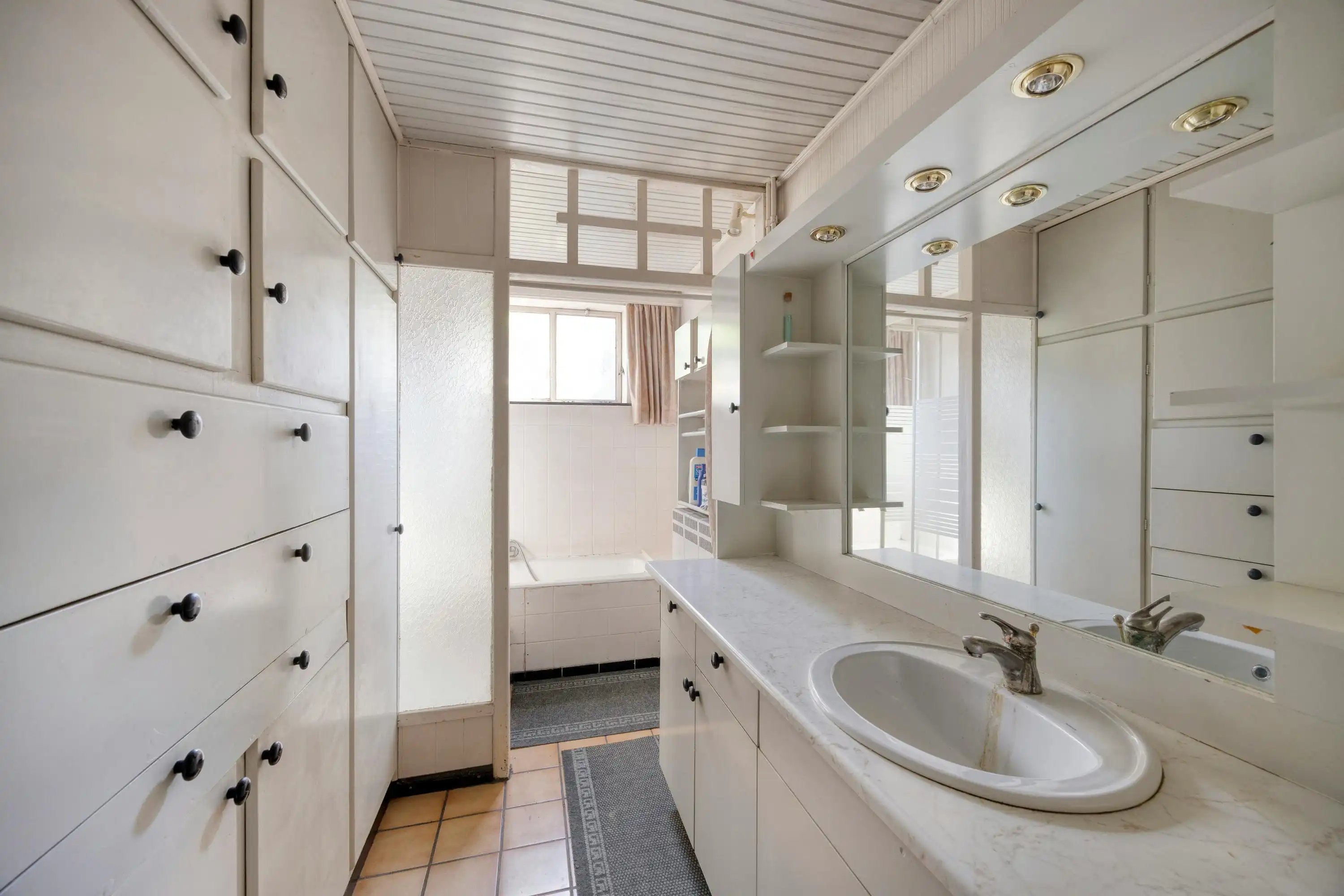 Op te knappen woning met 4 slaapkamers, ruime tuin nabij centrum Diepenbeek foto 15