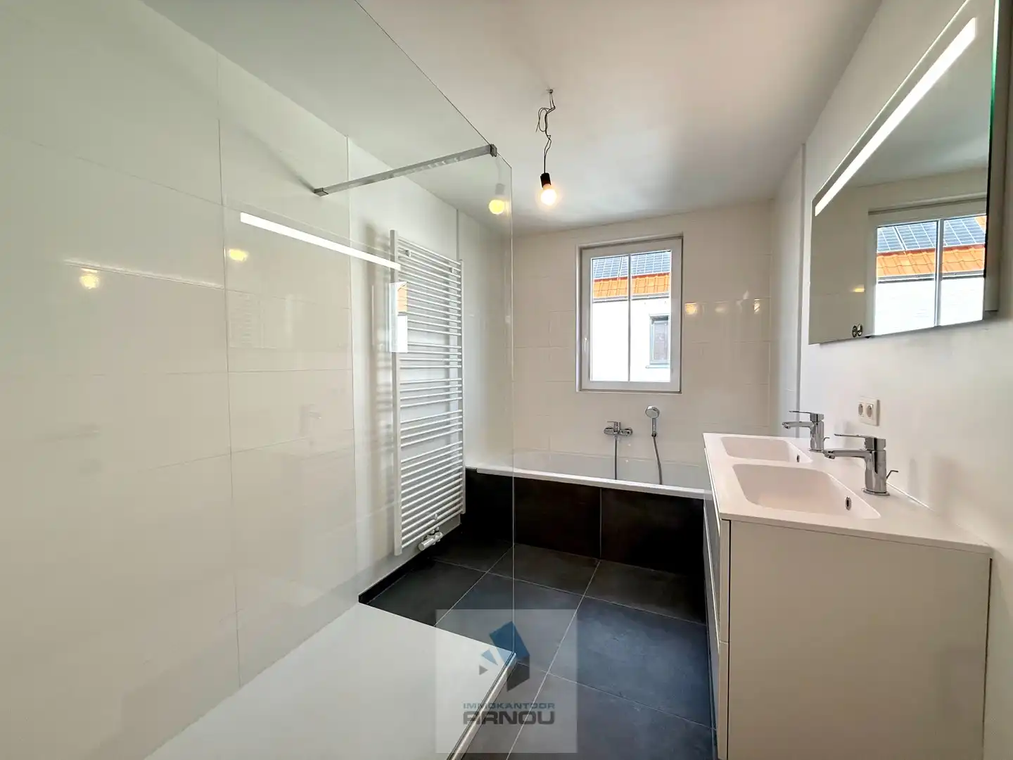 Nieuwbouwwoning met 3 slaapkamers, tuin en carport foto 18