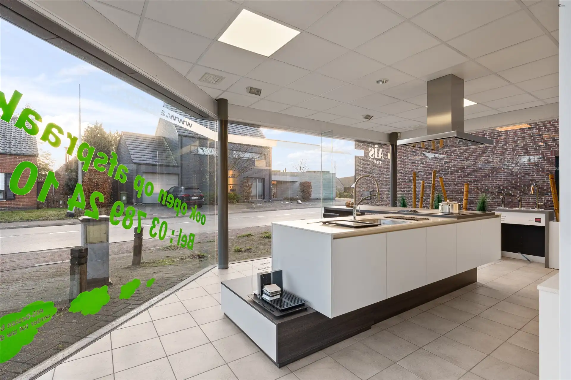 Ruim magazijn + showroom van samen 653m² groot foto 11