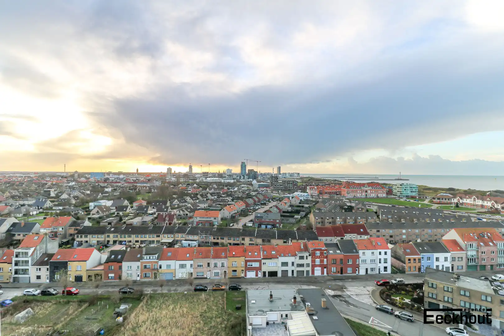 Ruim en lichtrijk 2 slaapkamer-appartement met prachtig open zicht te Bredene-Duinen! foto 9