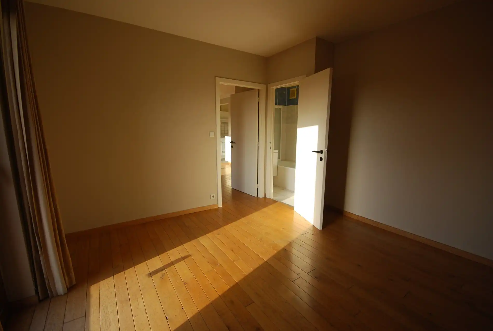 ÉÉNSLAAPKAMERAPPARTEMENT MET RUIM TERRAS foto 5