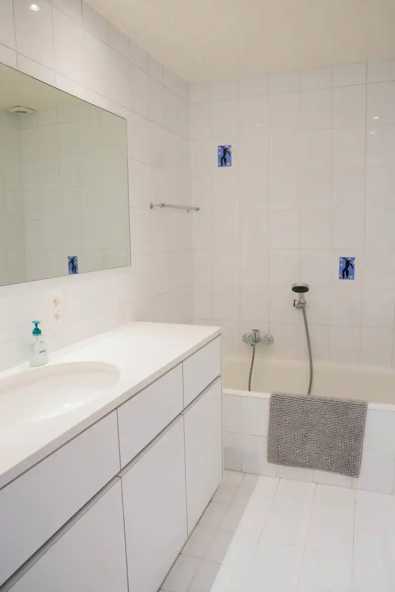 Ruime woning met 5 slaapkamers foto 9