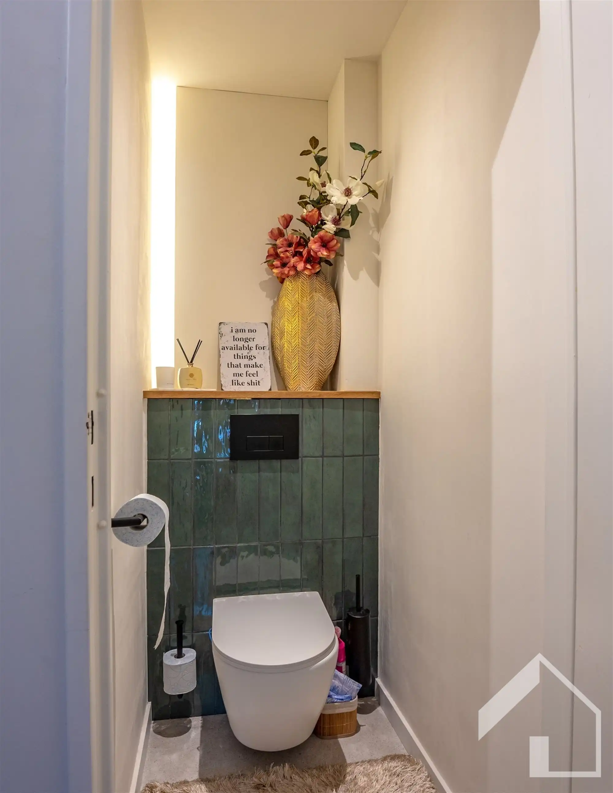 Totaal gerenoveerd gelijkvloersappartement met 2 slaapkamers en garagebox foto 8