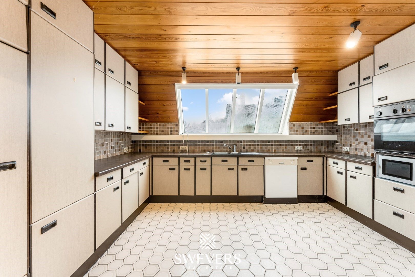 Prachtige architectenwoning met potentieel foto 9