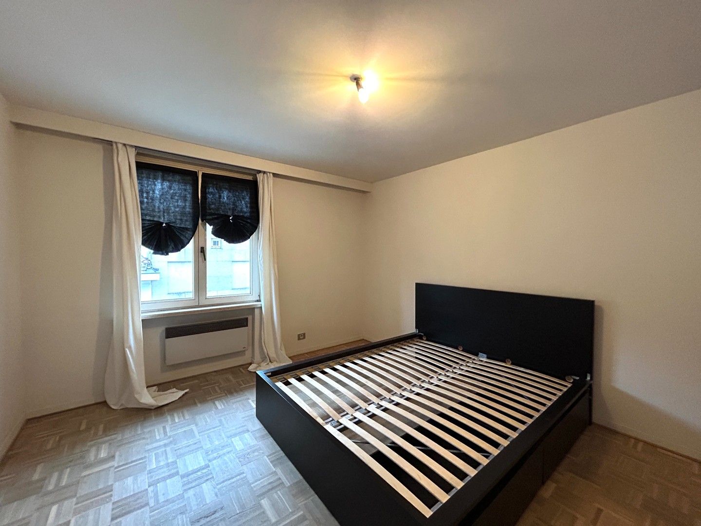 Instapklaar 1-slaapkamer appartement in hartje Kortrijk! foto 8