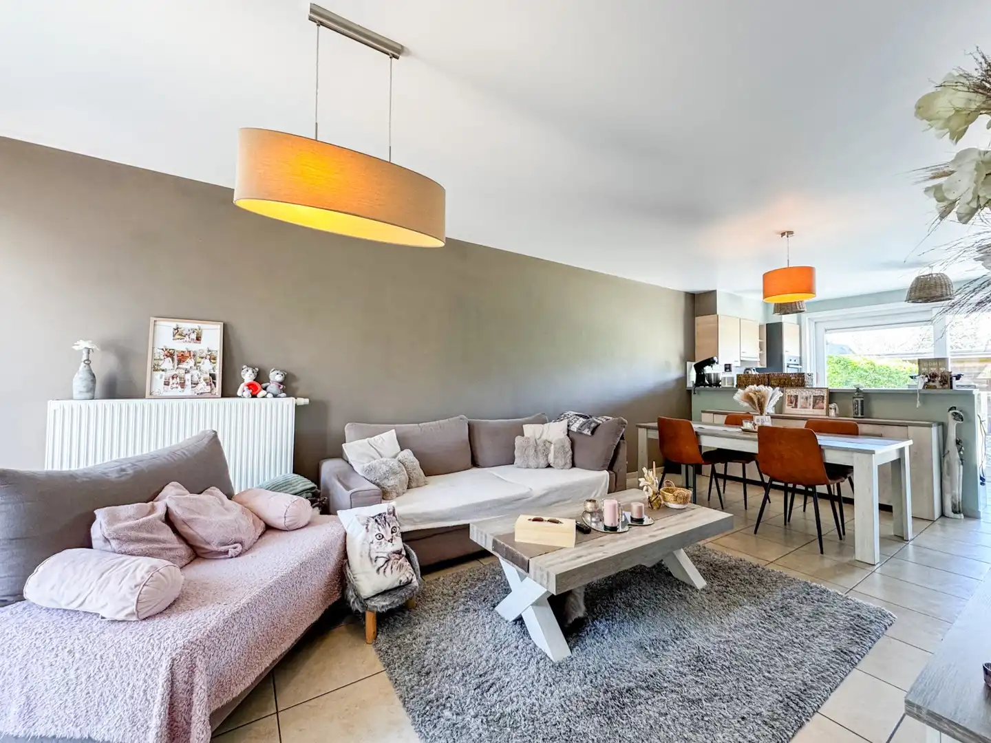 Gezellige rijwoning met 4 slaapkamers, tuin en carport foto 5