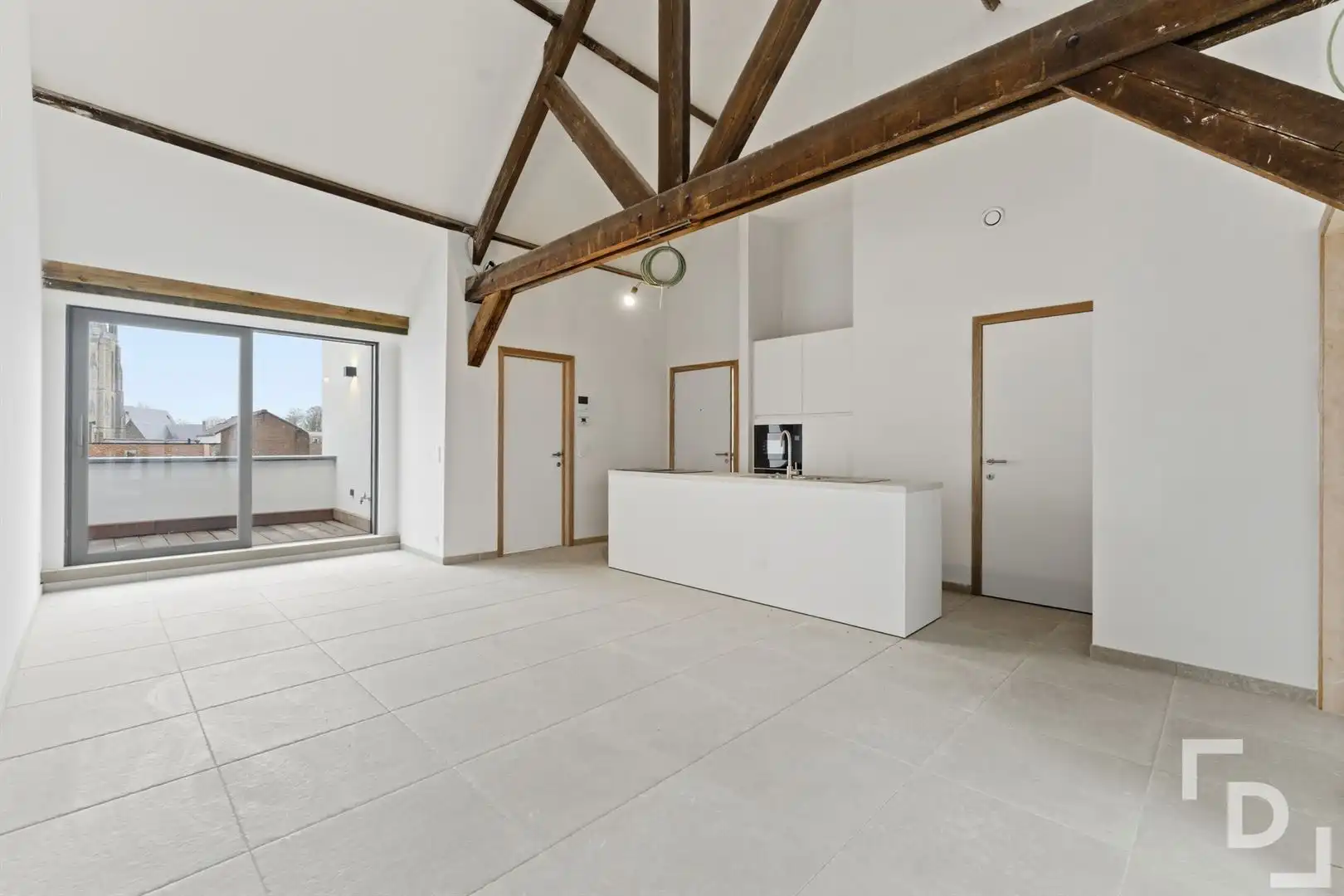Nieuwbouwappartement met 2 terrassen te koop in centrum Ieper. foto 3