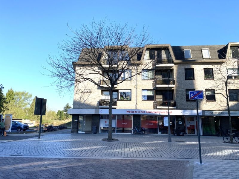 Recent volledig gerenoveerd appartement HARTJE Geel met 2 slpk, en autostaanplaats foto {{pictureIndex}}