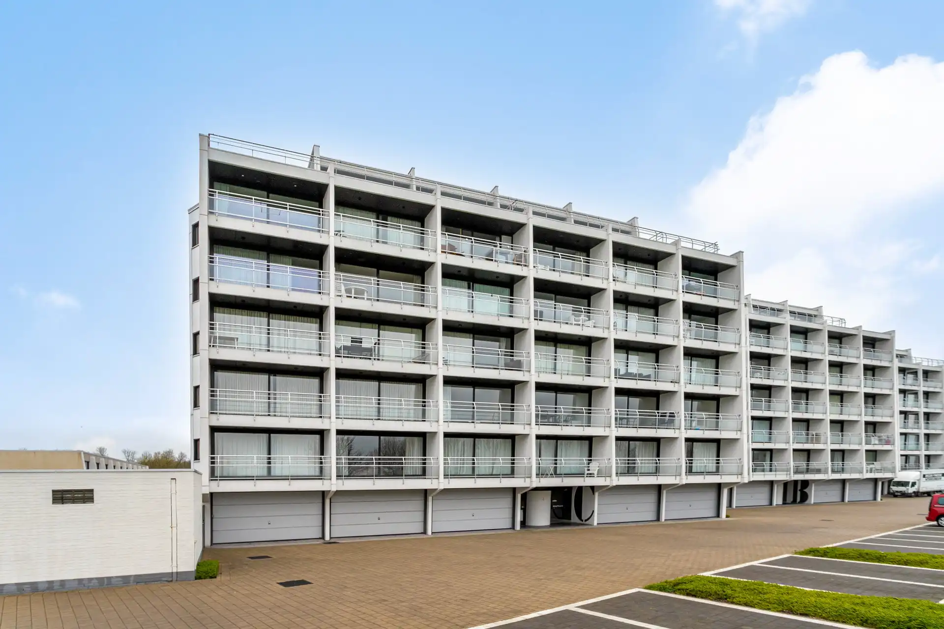 Studio met zongericht terras en open zicht op park en Havengeul. foto {{pictureIndex}}