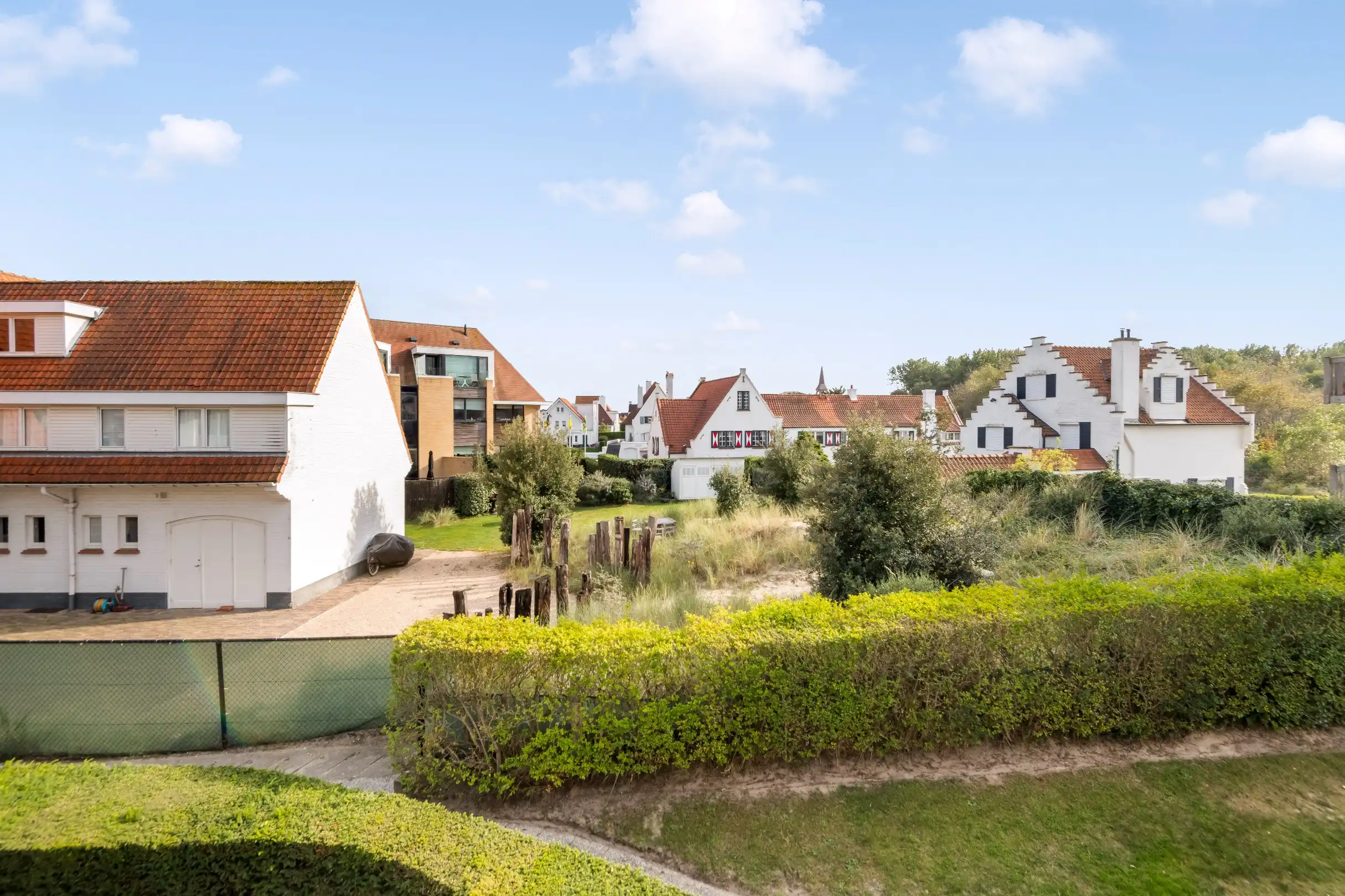 Zuidgericht hoekappartement in een villa residentie met open zicht gelegen op 100 meter van de Zeedijk foto 2