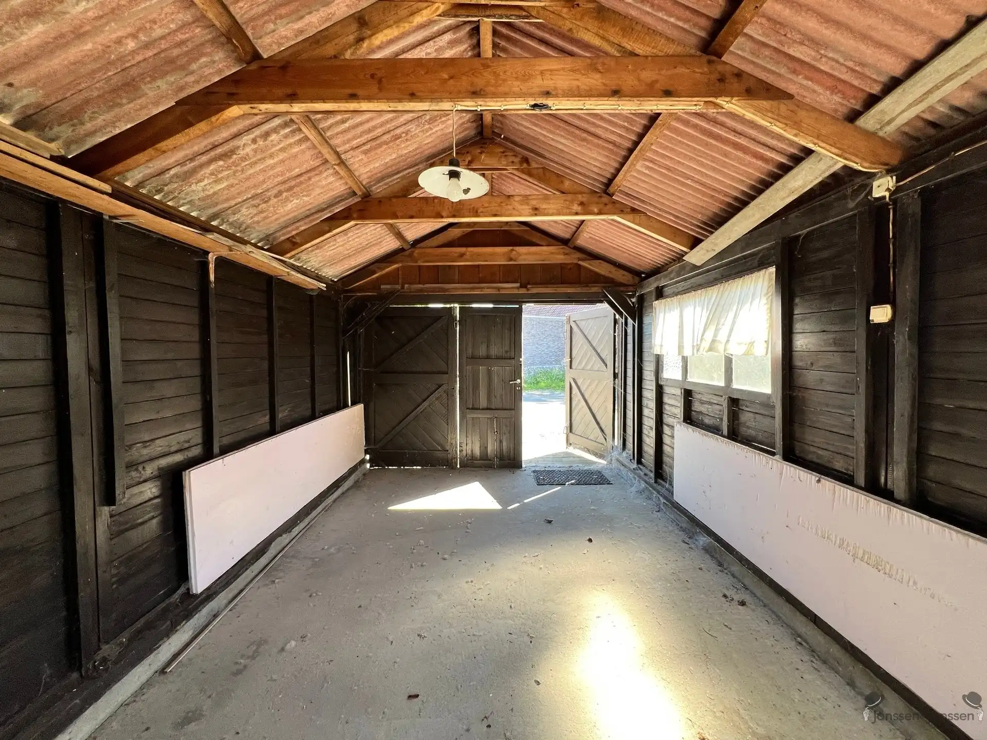 centrumwoning met veel ruimte en garage. foto 4
