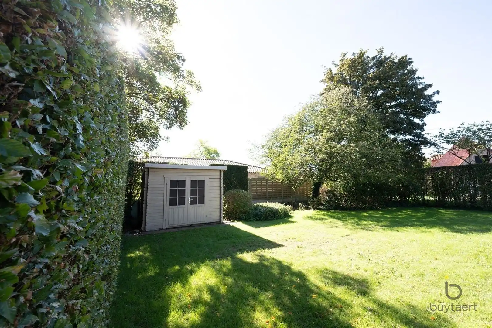 Aangenaam GELIJKVLOERS landhuis in een fijne en groene omgeving! foto 31