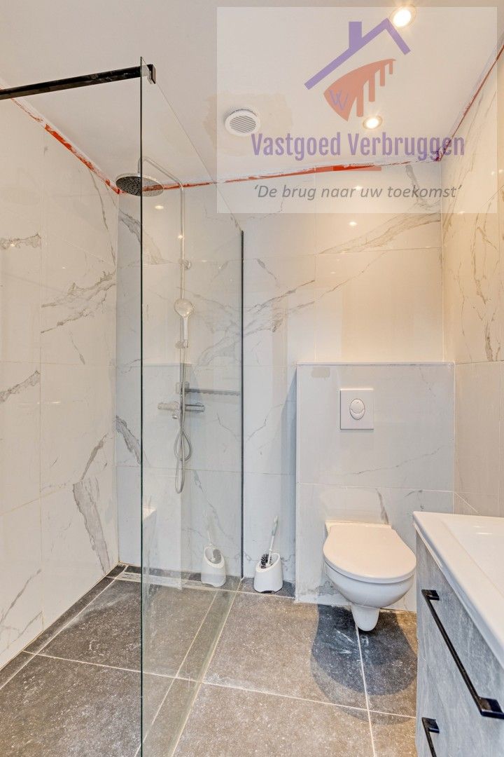 Grotendeels gerenoveerde woning met 4 slaapkamers in centrum Aalst foto 4