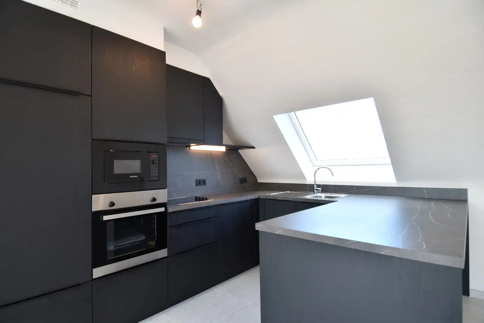 Penthouse te koop met 3 slaapkamers en ruim terras in Helkijn foto 6