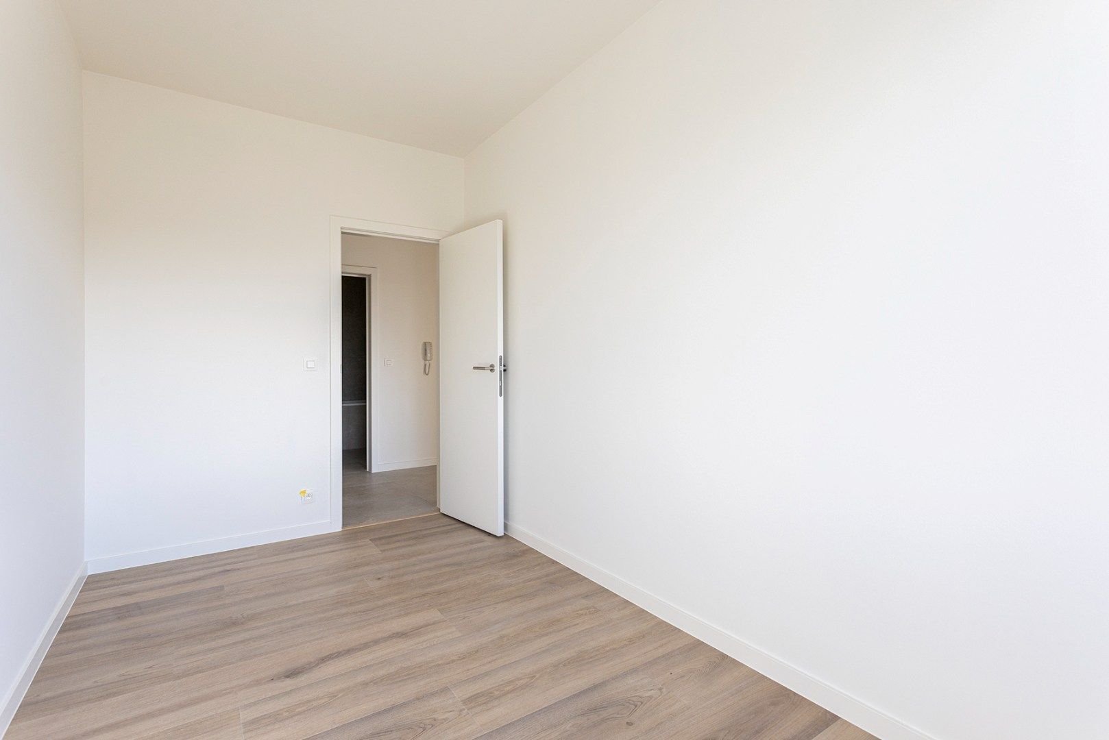 Ruim en modern appartement (vernieuwbouw) met 3 slpks nabij De Roma foto 8